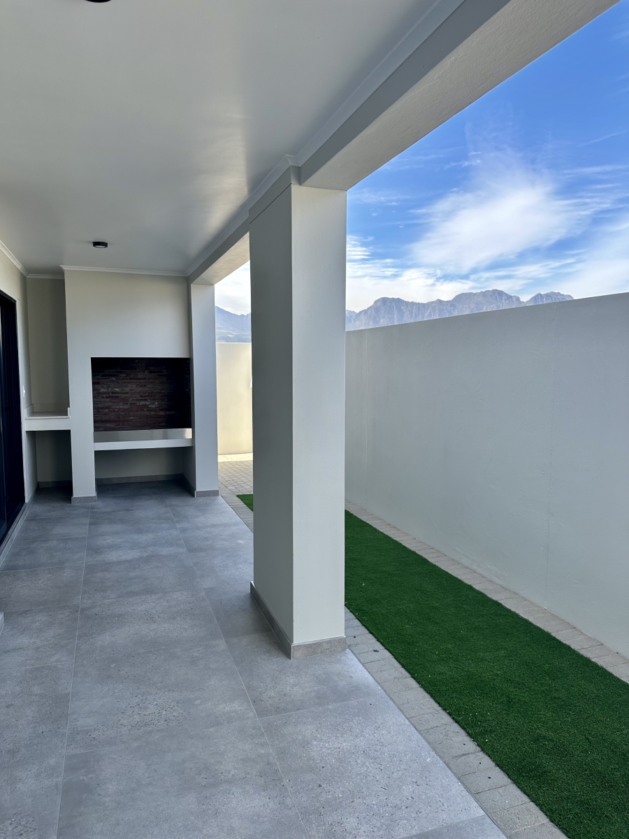 3 Bedroom Property for Sale in Lemoenkloof Western Cape